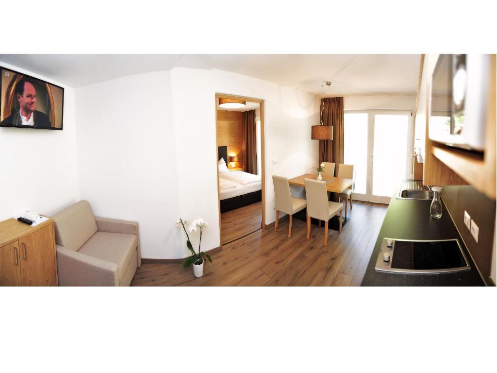 Deluxe One-Bedroom Apartment,51619126:JPEG